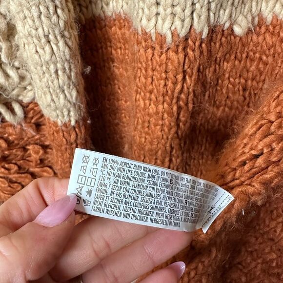 Forever 21 Color-block Fuzzy Sweater - Picture 4 of 4